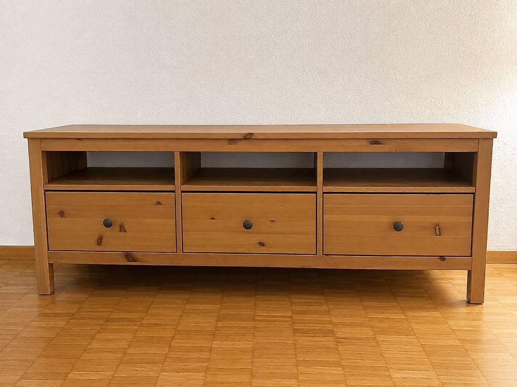 Mobili TV: Hemnes TV Board Ikea – Usato da St. Gallen venduto da oet_8zxj
