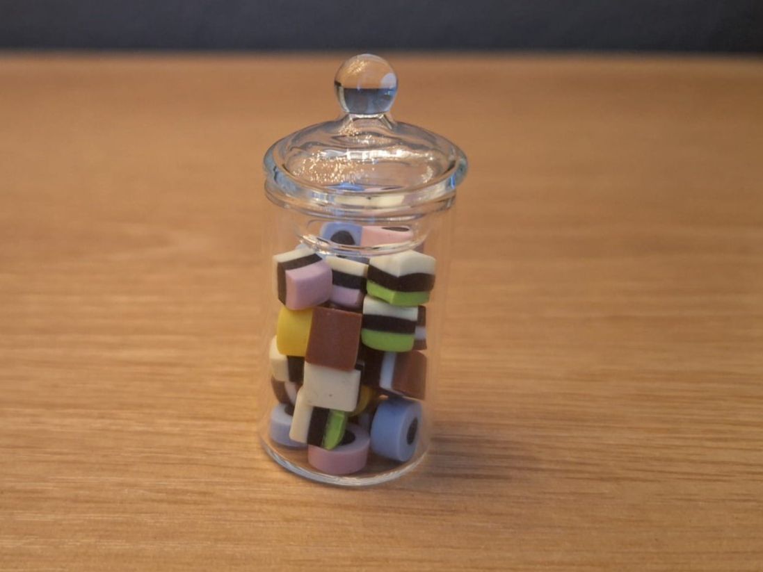 Case e mobili per bambole: Handmade Englische Lakritze Glas Gross – Nuovo (secondo la descrizione) da Zürich venduto da HandmadeTinyFood 2