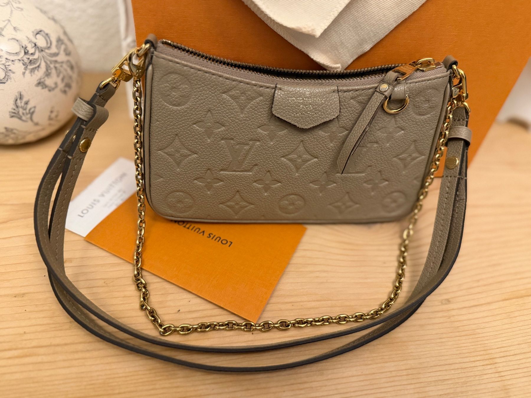 Louis Vuitton Taschen für Damen: Louis Vuitton Easy Pouch on Strap Fullset Empreinte – Gebraucht aus Hirschthal von GR7000 7