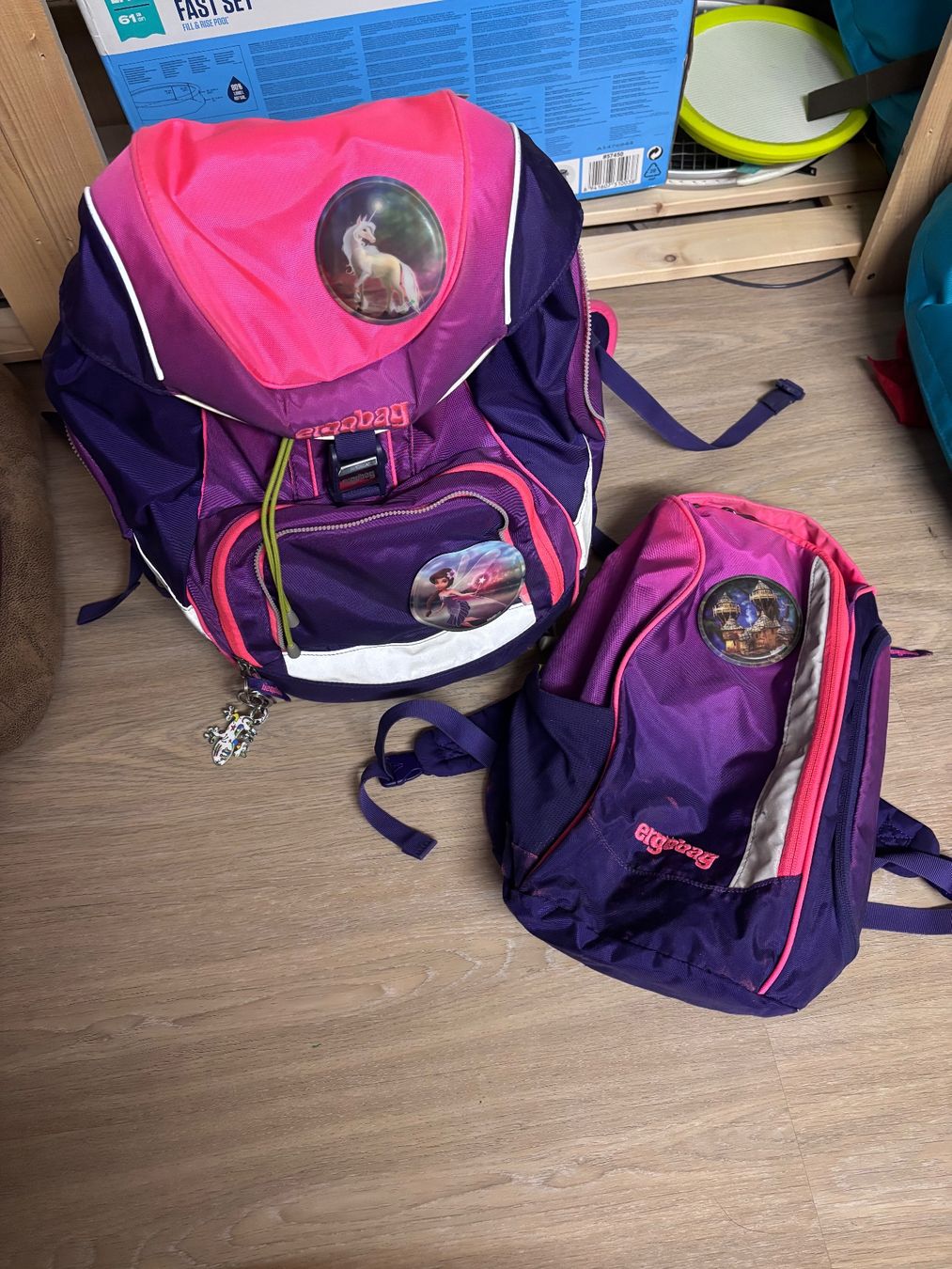 Ergobag Borse & Zaini: Ergobag Einhorn Schulrucksack Set mit Turnsack – Usato da St. Niklaus VS venduto da Wallis4ever
