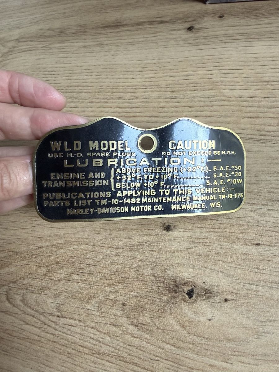 Harley-Davidson Insegne: Harley Davidson WLD Model Schild für Tank – Nuovo e nell'imballaggio originale da Buch am Irchel venduto da Sweetharth 1