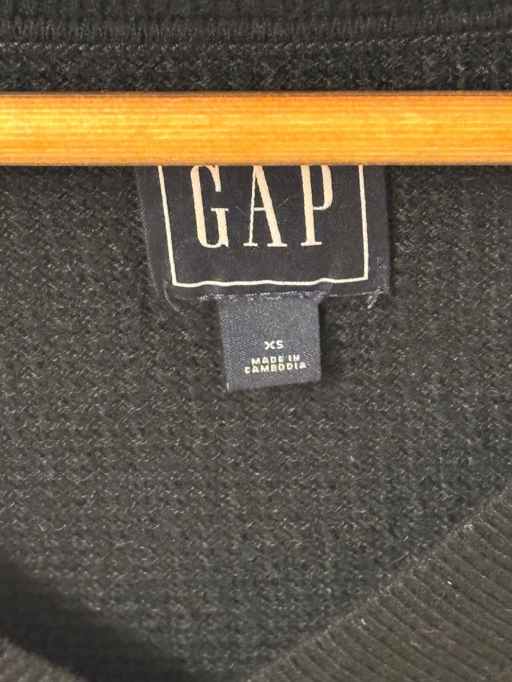 Gap Pullover & Sweatshirts: Pull Gap TXS noir – Gebraucht aus Conches von chn_hgl6 2