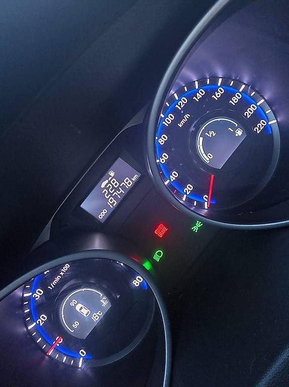 Hyundai Automobili: Hyundai ix35 – Usato da Niederurnen venduto da Tshaesmin 4