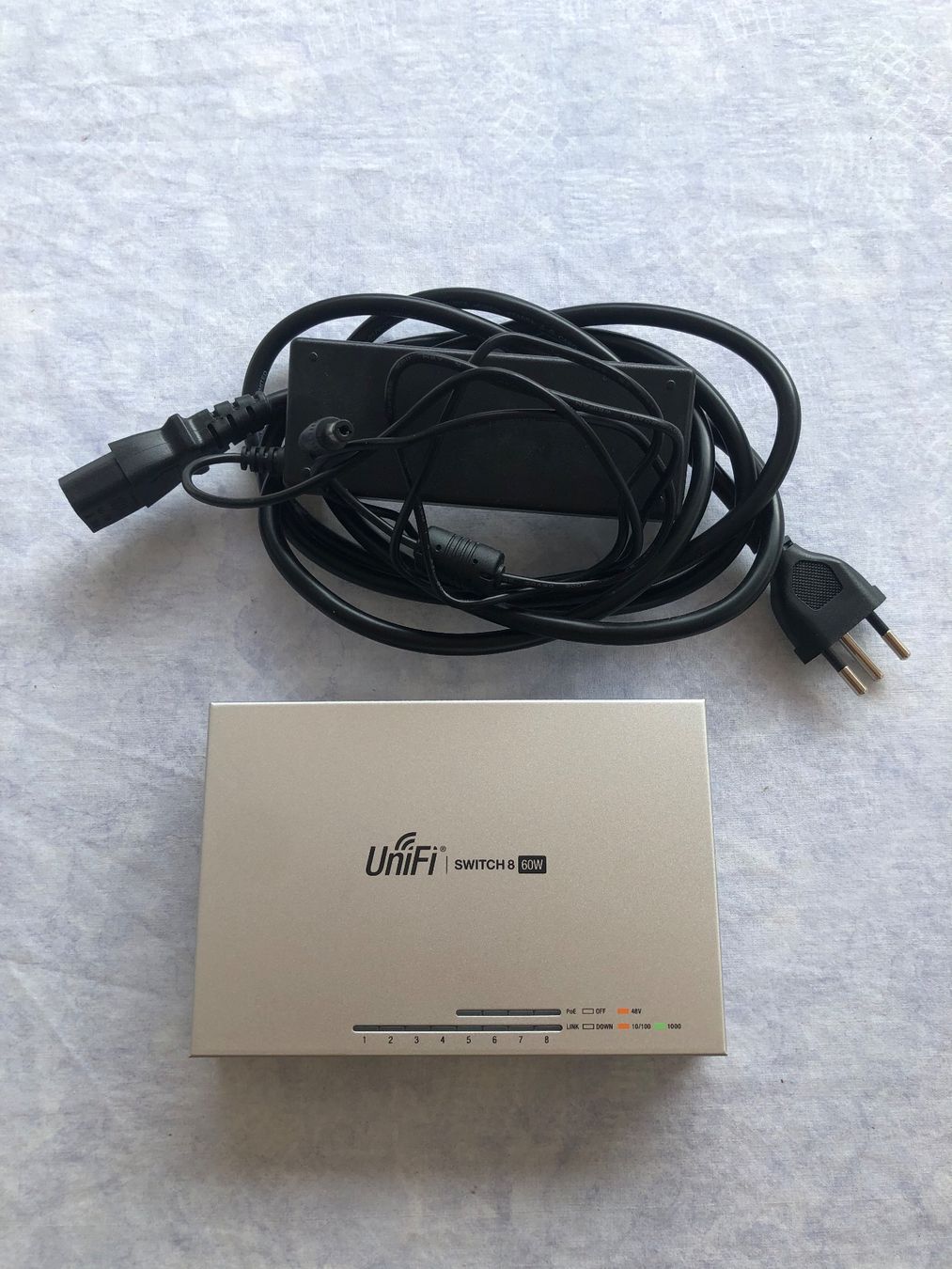 Hub & Switch: Ubiquiti Unifi US-8-60W – Usato da Winterthur venduto da Giz