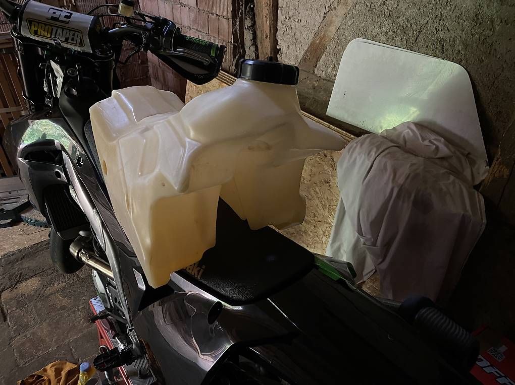 KTM Accessori per altri veicoli: KTM Tank 11li – Usato da Bichelsee venduto da Johler_Design 2