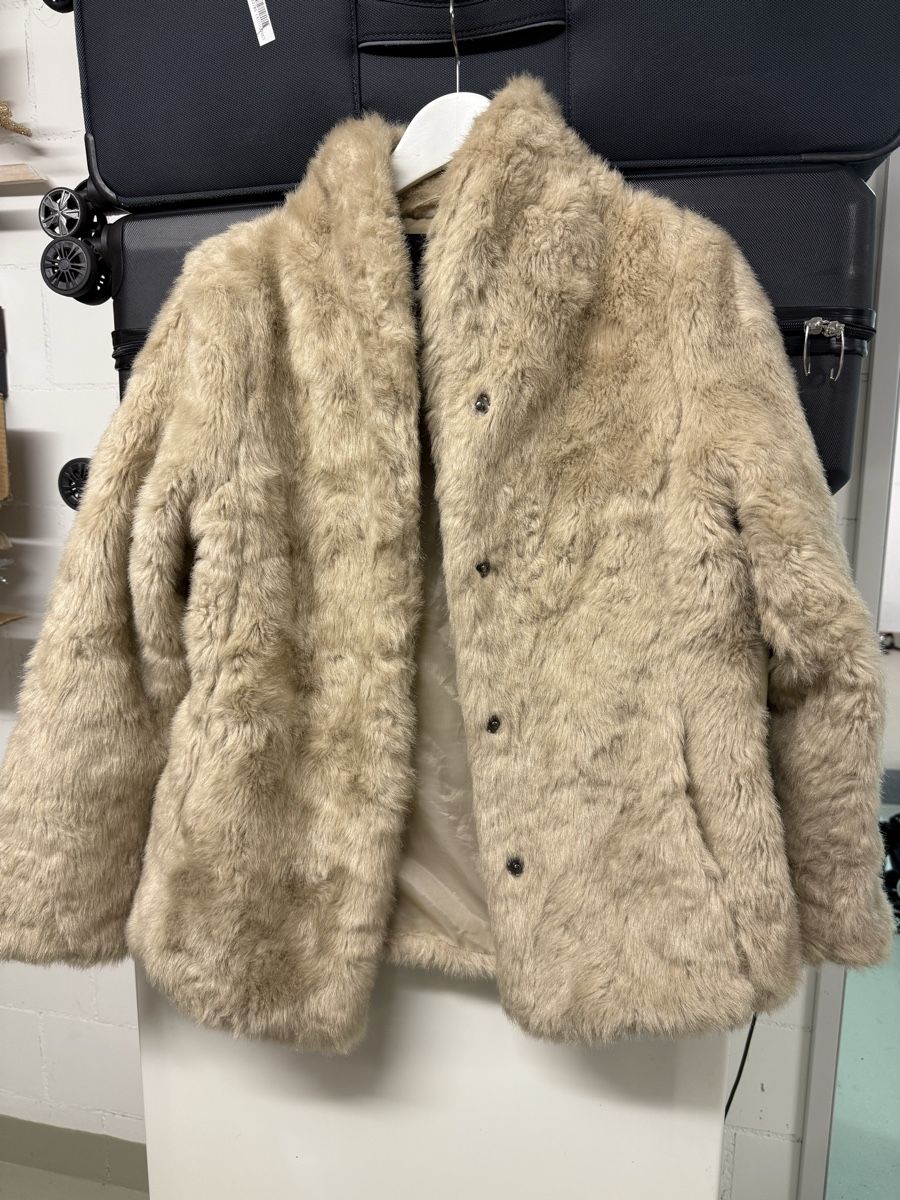 H&M Giacche: Wunderschöner warmer Wintermantel in Beige - Grösse M – Usato da Zürich venduto da age5.