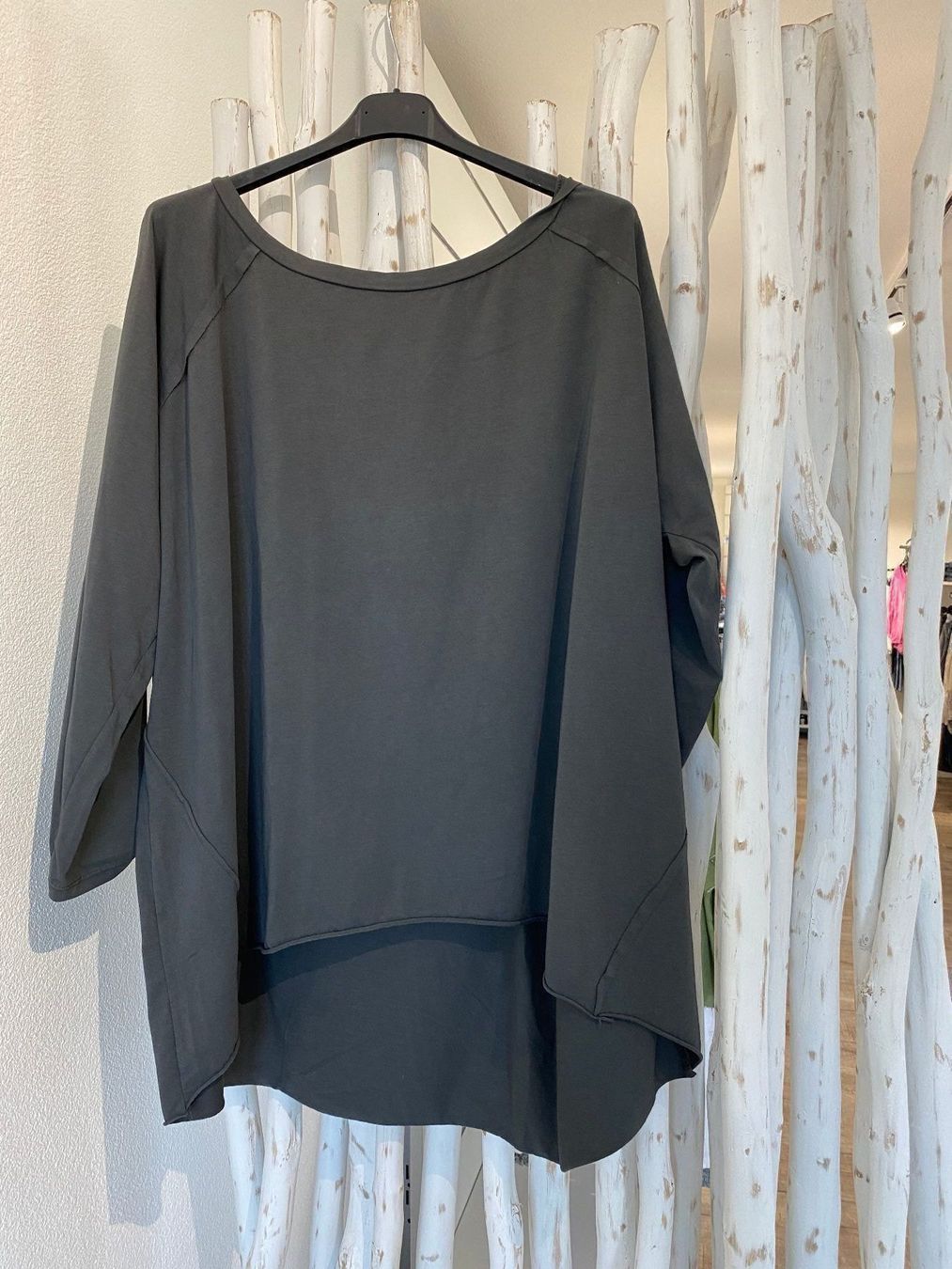 T-shirt: Oversize Shirt Capucine - Grösse 38-46 / Grau – Nuovo e nell'imballaggio originale da Eschenbach SG venduto da Peachick 1