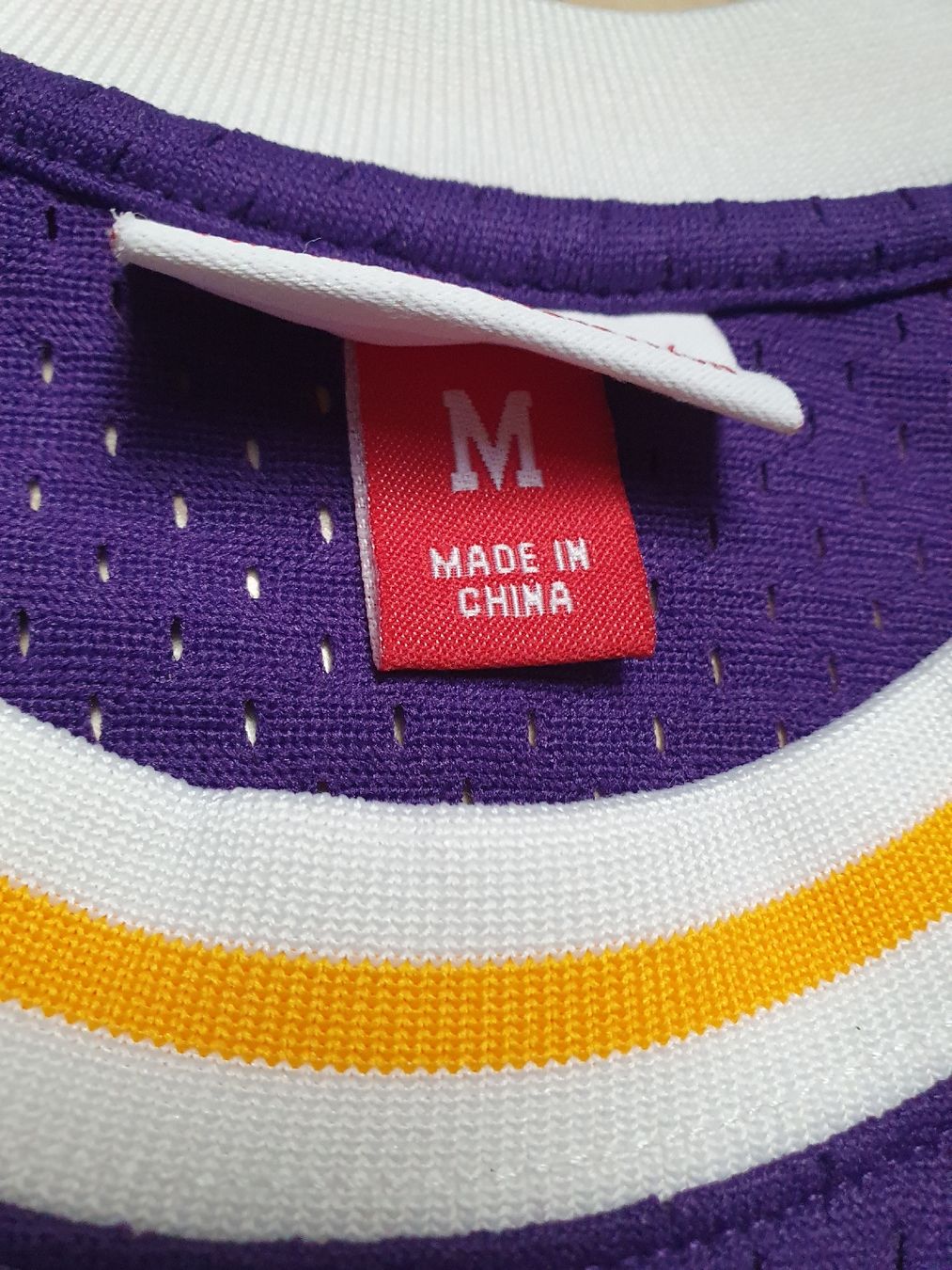 Leibchen & Hosen: Lakers Magic Johnson Trikot Hardwood Classics Gr. M – Neu (gemäss Beschreibung) aus St. Gallen von CaliSunshine 4