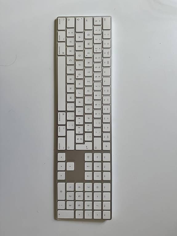 Apple Tastiere: Apple Tastatur – Usato da Zürich venduto da giztee