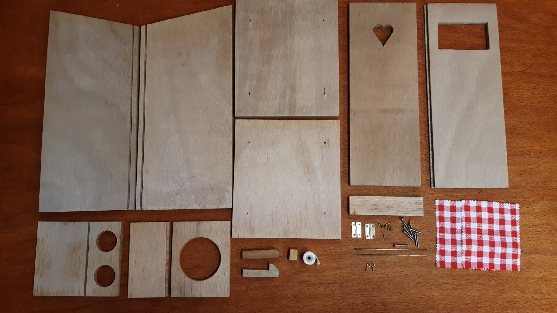 Articoli in legno: Geschenkidee Schnapshüsli Bausatz – Usato da Niederbipp venduto da Tnidi 1