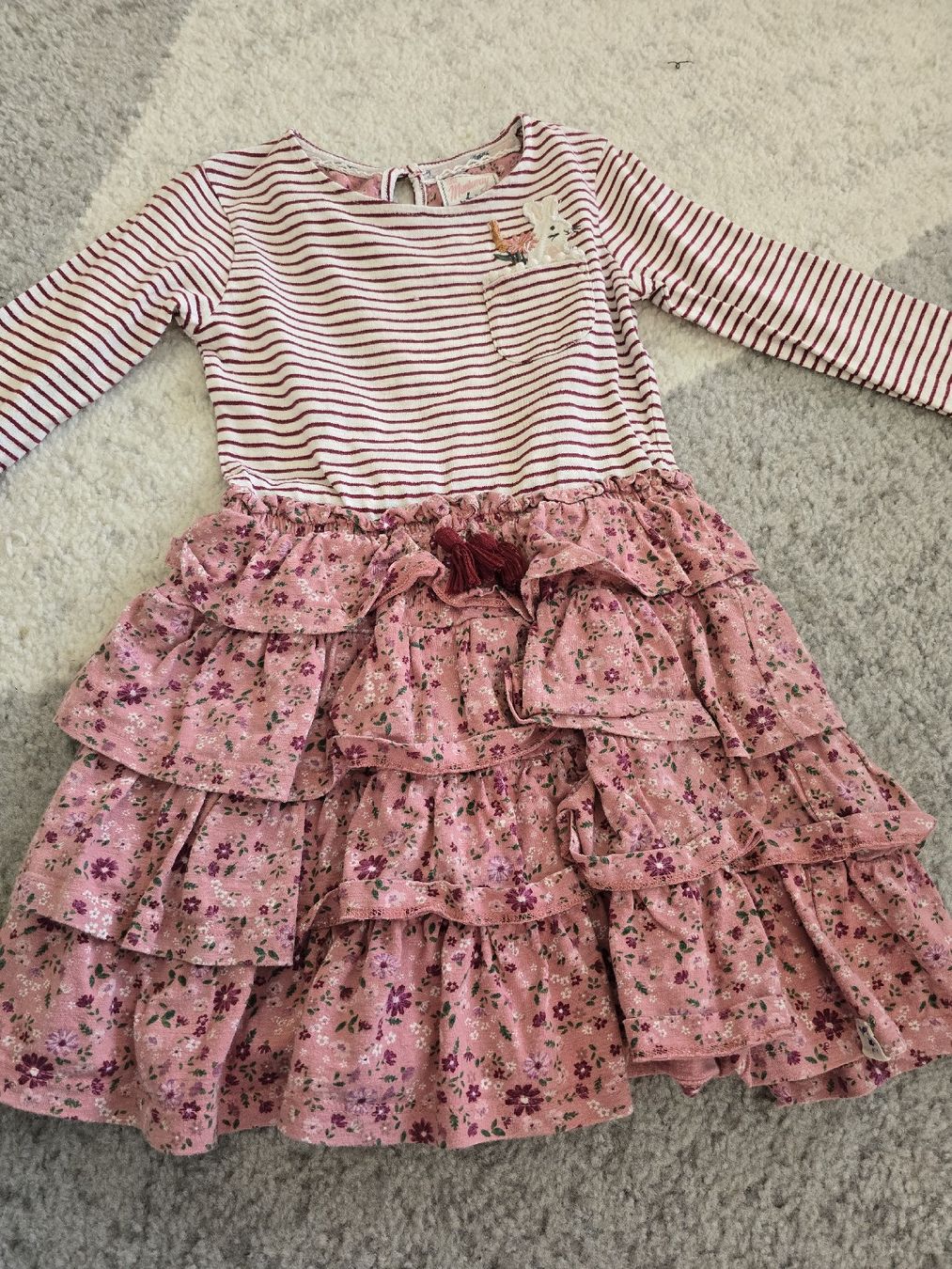 Vestiti & Gonne: Mädchen Langarmkleid Hase gr.104-110  – Usato da Unterentfelden venduto da Panda-87