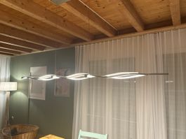LED Pendelleuchte Design geschwungen silber gebraucht