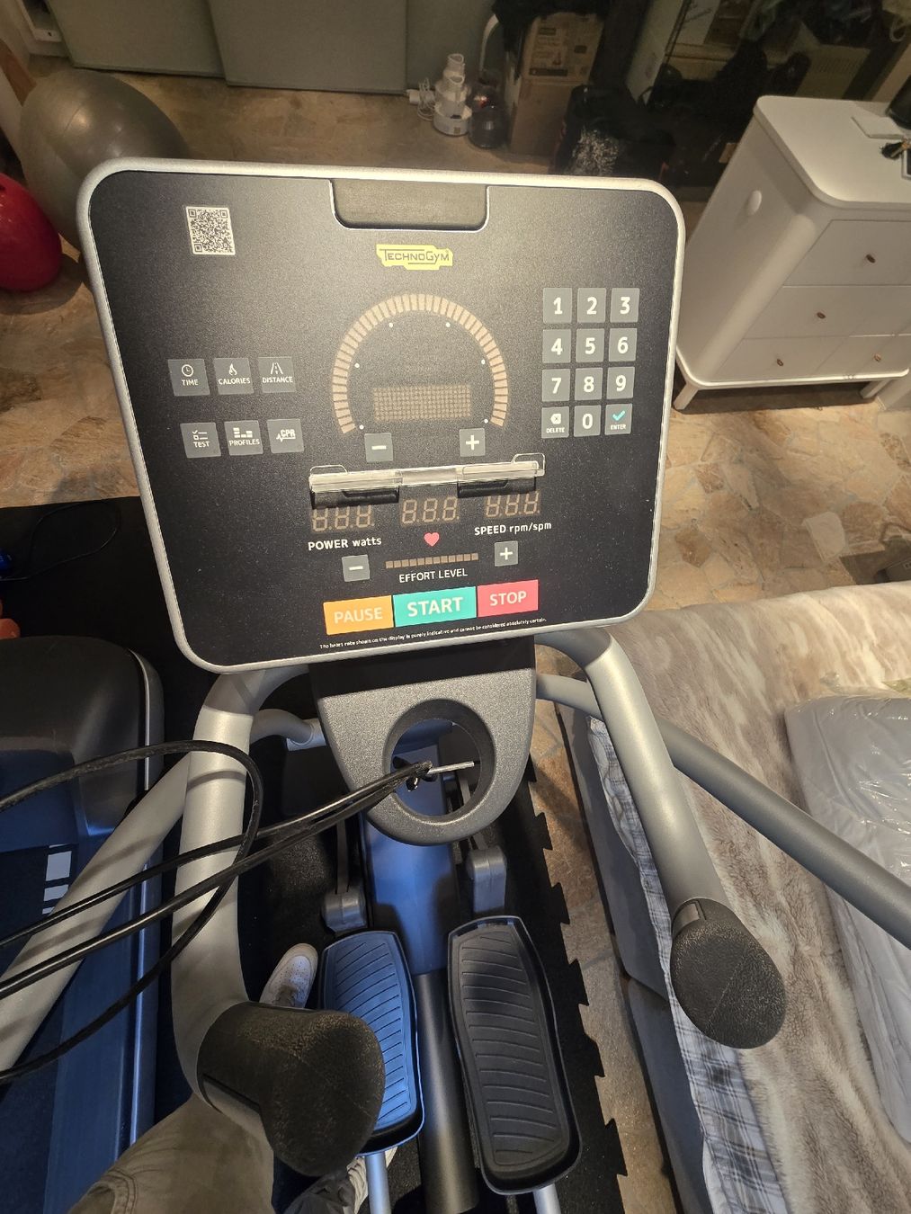 Technogym Vélos d'appartement: Technogym Synchro Forma Crosstrainer (NP ca. CHF 3'800.- – D'occasion à Egliswil par D.Mko 2