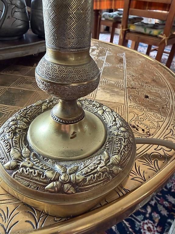 Lampes: Pied de lampe en bronze ciselé est doré  – D'occasion à Preverenges par mih_vqg5 2