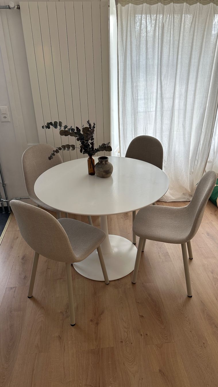 Set de table et chaises: Tisch mit 4 Stühlen – D'occasion à Chur par sivik 1