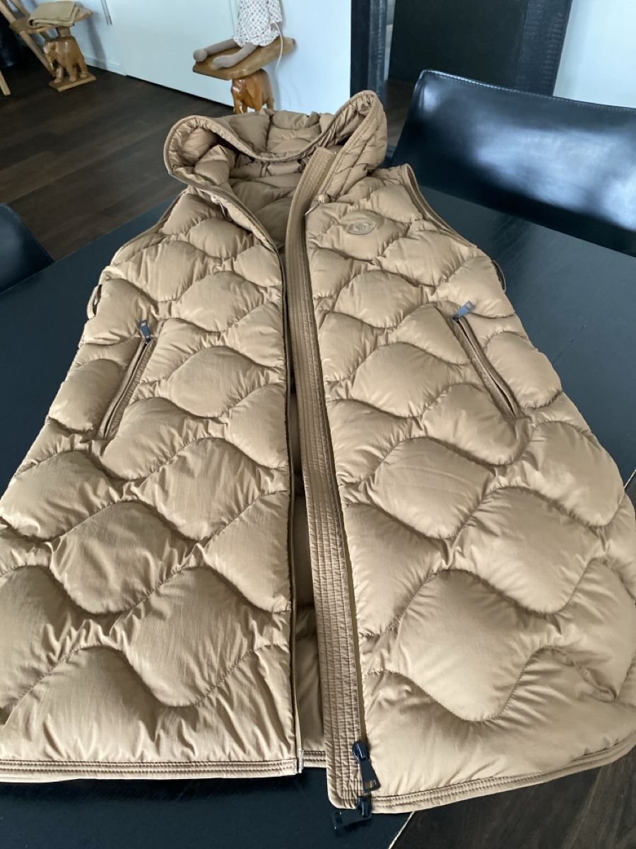 Moncler Mäntel: Moncler Mantel Vestr – Neu (gemäss Beschreibung) aus Wädenswil von anna.st 1