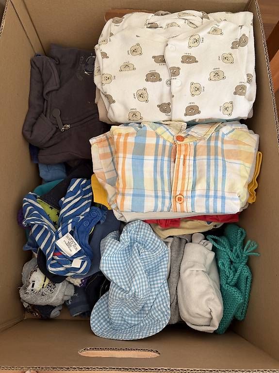 Lotti & Set di vestiti: Diverse Kinderkleider – Usato da Sils im Domleschg venduto da grle 1