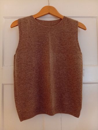 Strickweste beige ärmellos Rundhals 100% Wolle, NEU