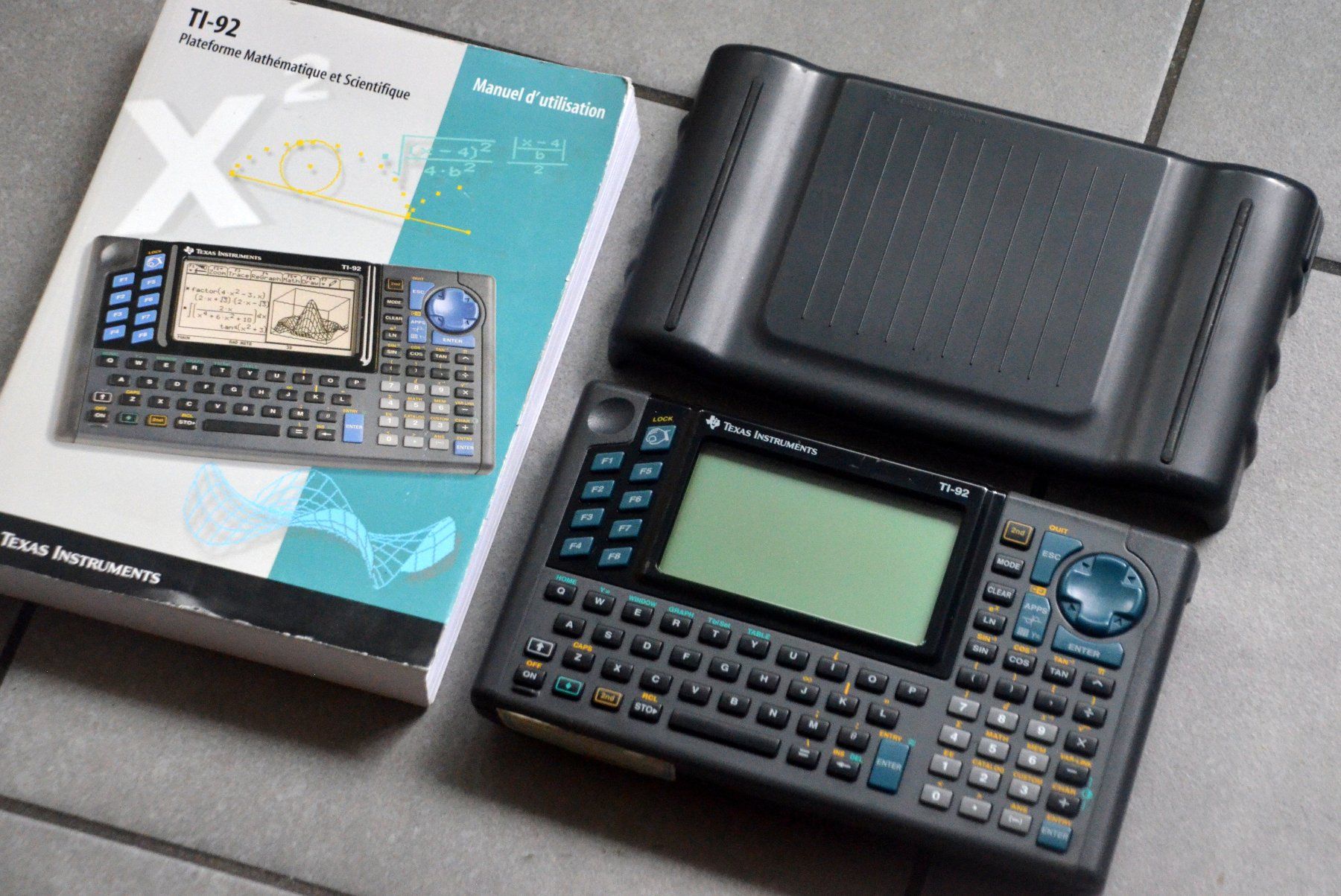 Texas Instruments Taschenrechner: Texas Instruments TI 92 Taschenrechner / calculatrice – Gebraucht aus Collonges von arashee 2