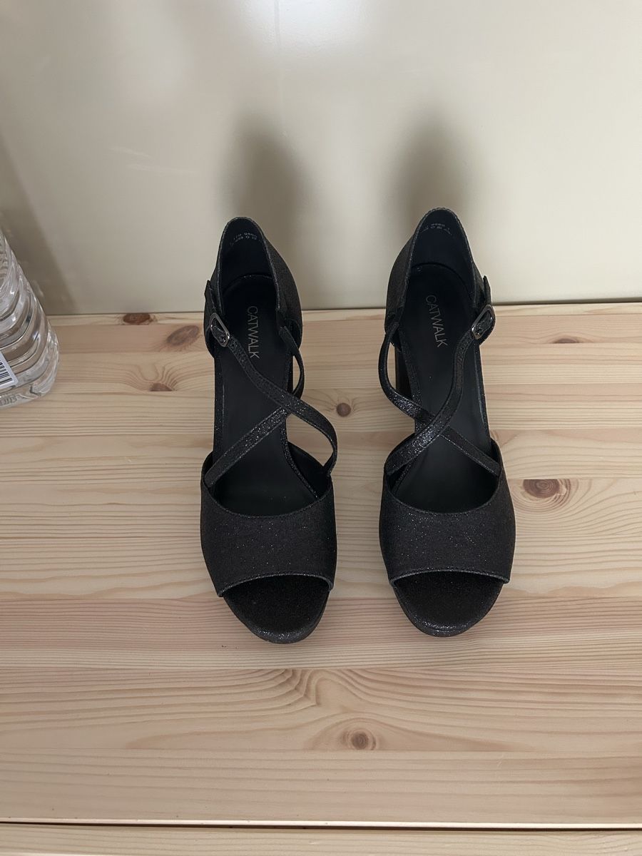 Scarpe da donna: Schwarze Glitzerpumps – Nuovo (secondo la descrizione) da Zeihen venduto da Marina.97 1