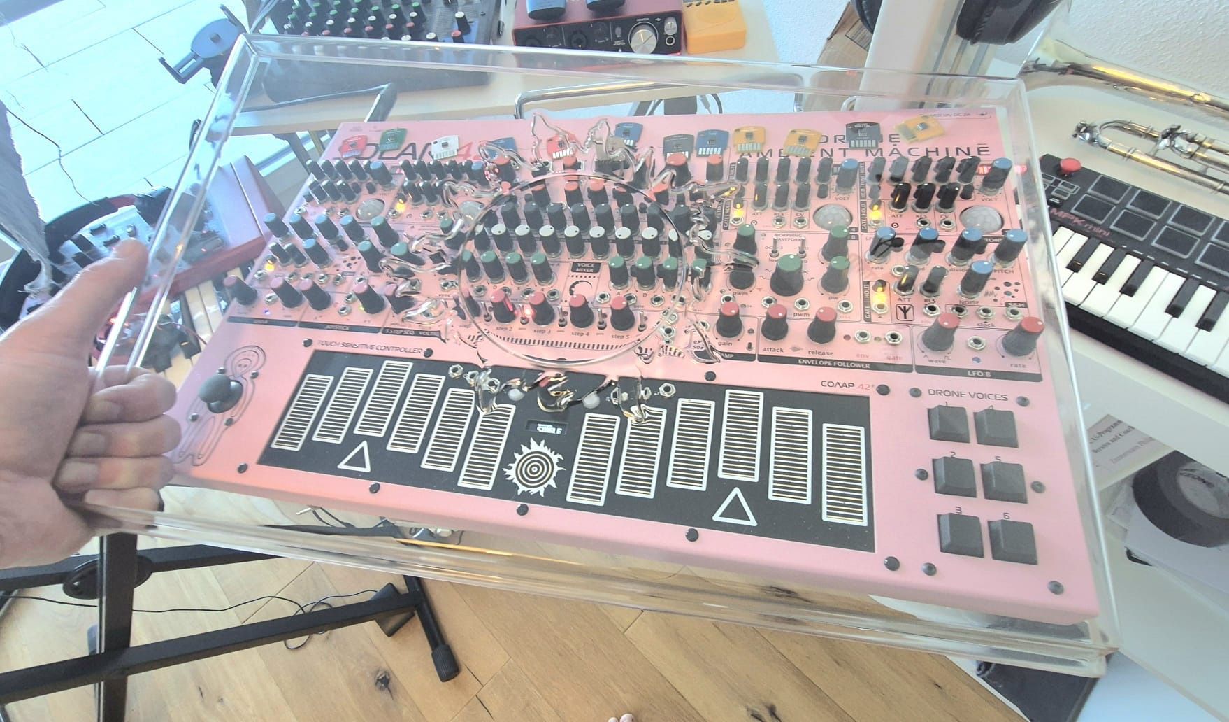 Musikinstrumente: Synthesizer SOLAR 42F Pink – Gebraucht aus Geuensee von Suisse.21 5