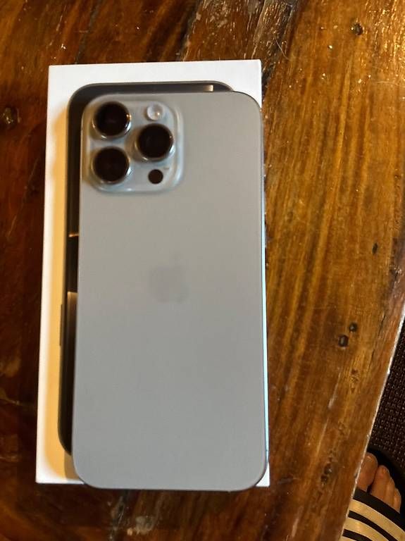 Telefoni cellulari / Smartphones: iPhone 16 pro Max en parfait états  – Usato da Marsens venduto da mch_9wkl