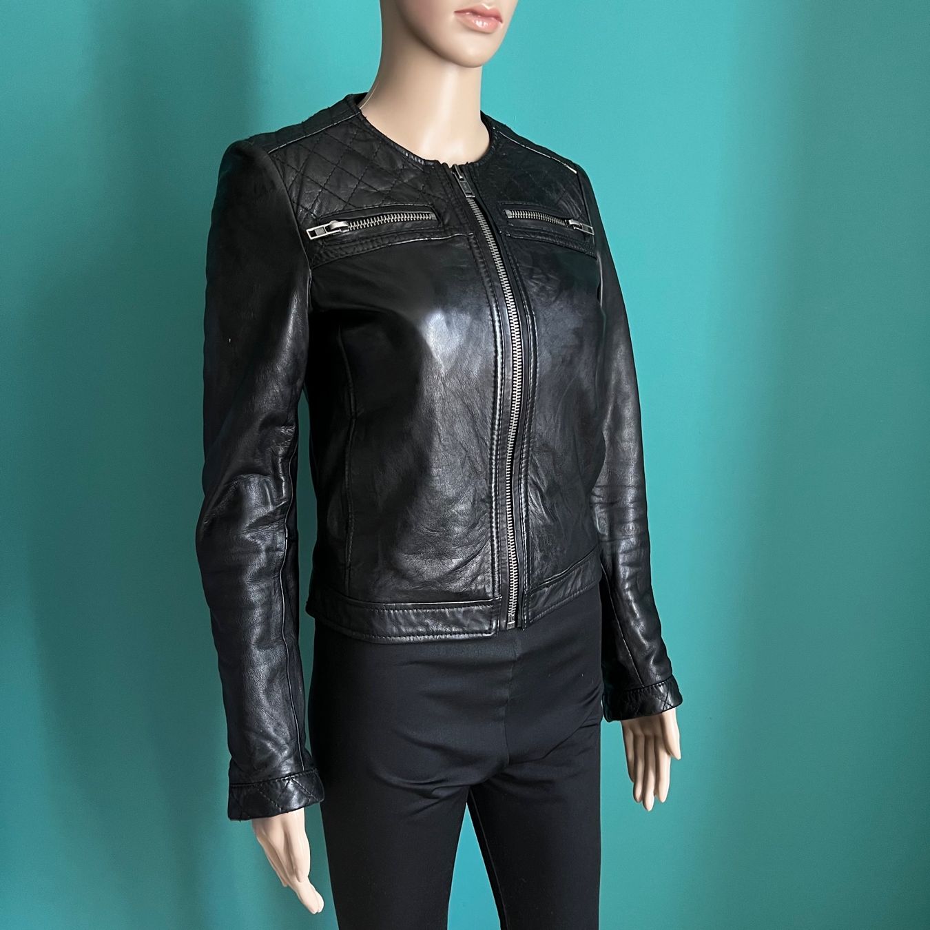 Zara Vestes: MANGO Lederjacke 🖤 – D'occasion à Zürich par ClosetQueen 7