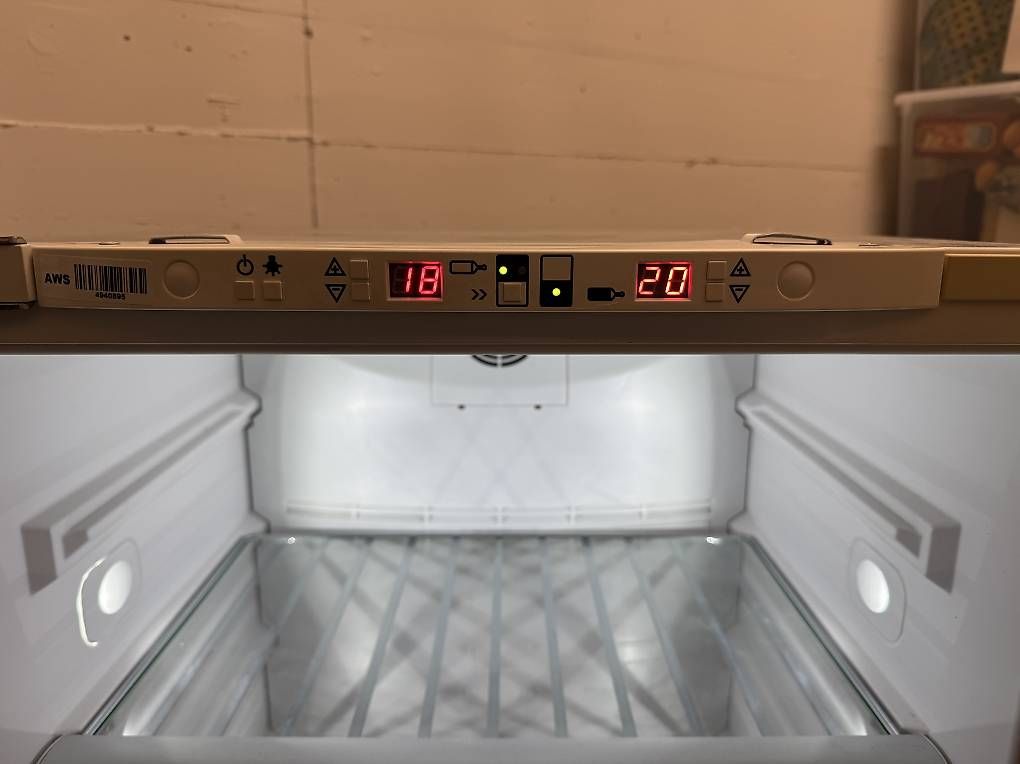 Frigoriferi: V-Zug Einbau Weinkühlschrank – Usato da Kloten venduto da nab_287m 1