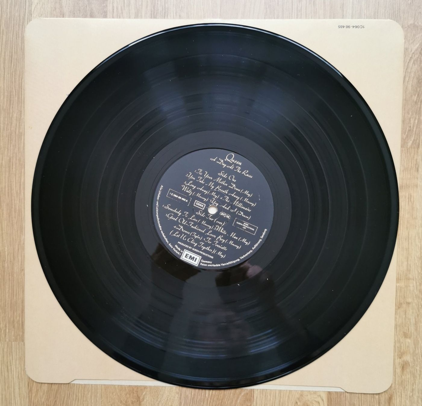Dischi in vinile: Queen - A Day At The Races – Usato da Birsfelden venduto da dsc_f8gx 3