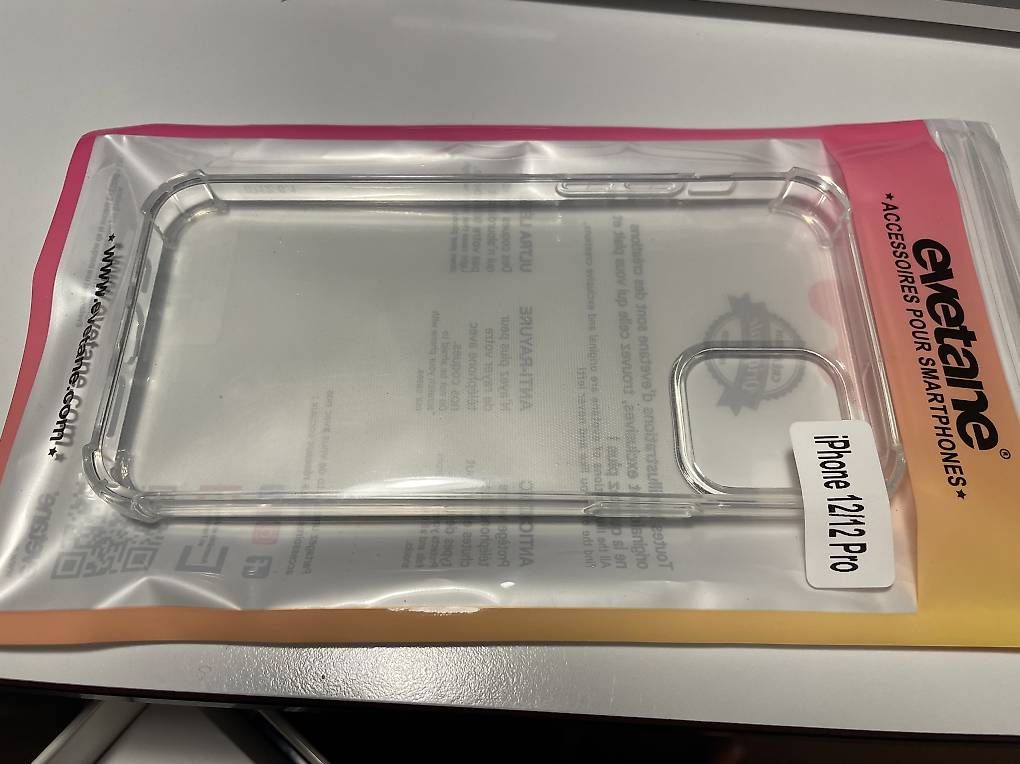 Cover & Protezioni schermo: Coque iPhone 12 /12 pro transparente  – Usato da La Sarraz venduto da lenamoser 2