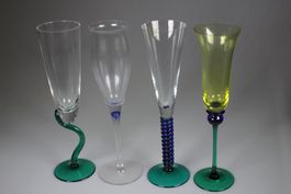 4 Kristall Sektgläser Design farbige Stiele