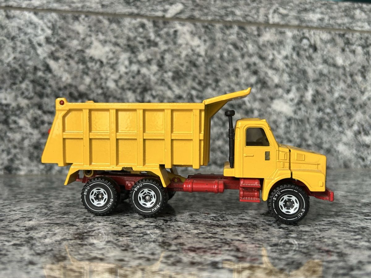Siku Modellbausätze & Standmodelle: Volvo N12 , Siku – Gebraucht aus Horw von Tigercat635 2