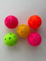 5x Unihockeybälle / Floorballbälle – Neonfarben gebraucht