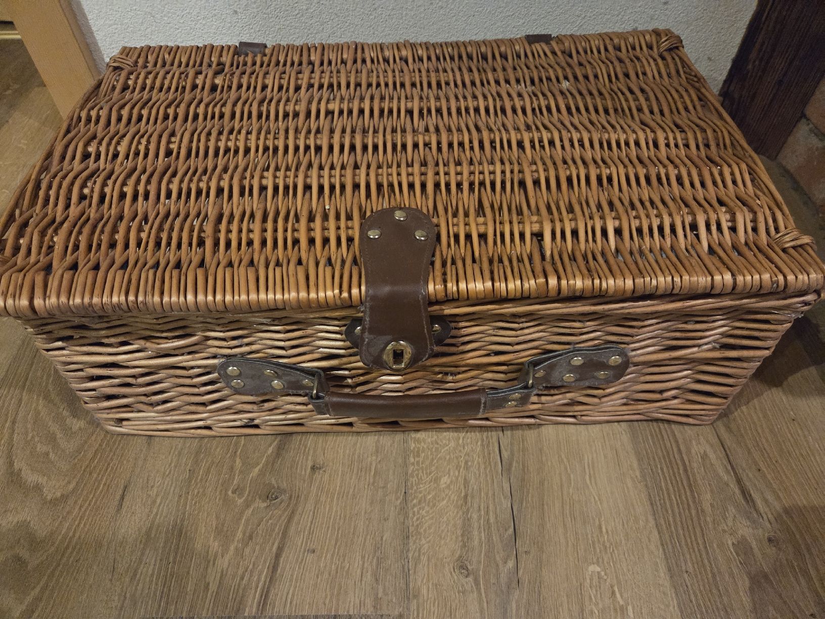 Set di piatti: Picknickkorb mit Kühlfach – Usato da Huttwil venduto da regula_1966 1