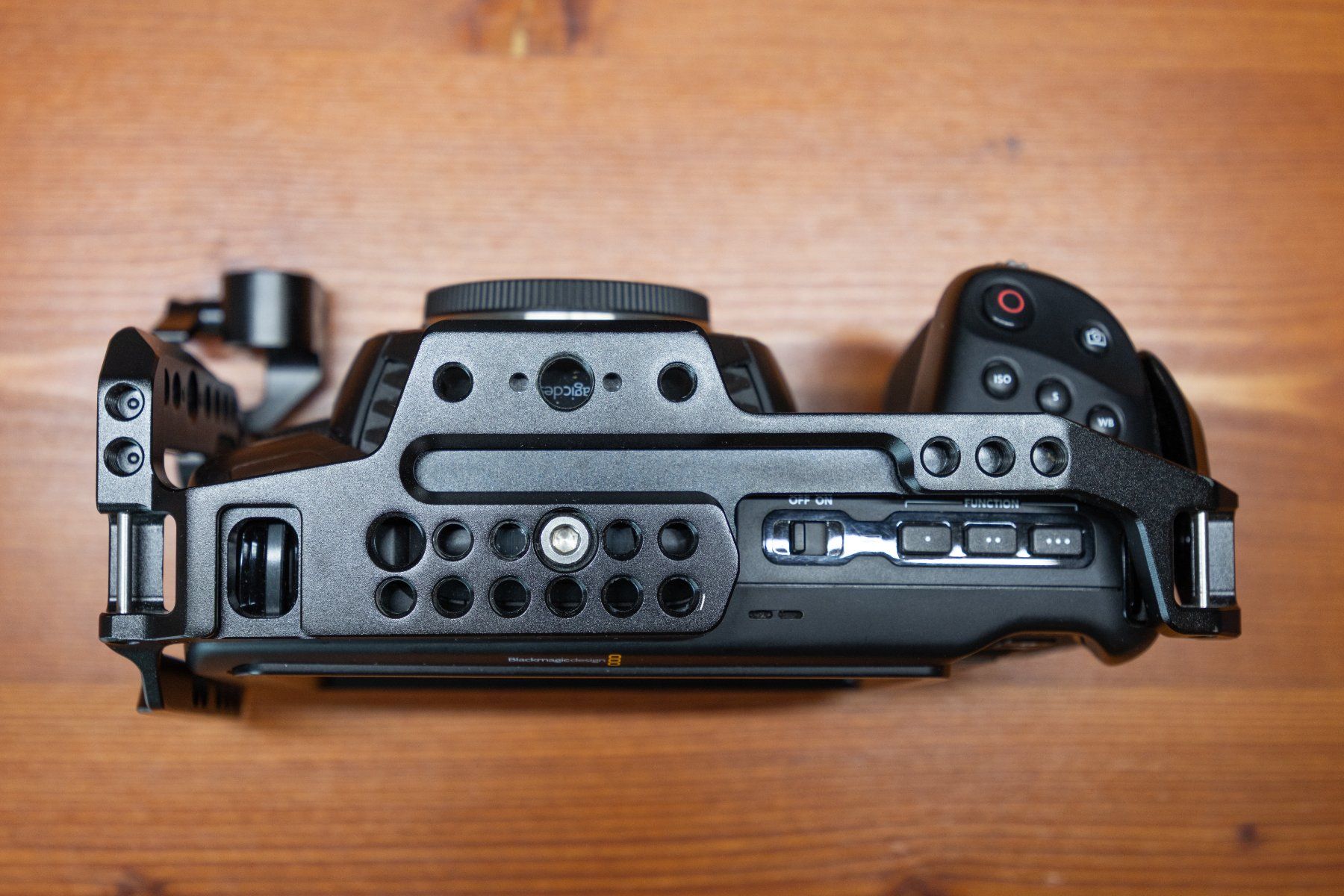 Blackmagic Videocamere: Blackmagic Pocket 4k Kit mit Zubehör – Usato da Vich venduto da OverRedR 3