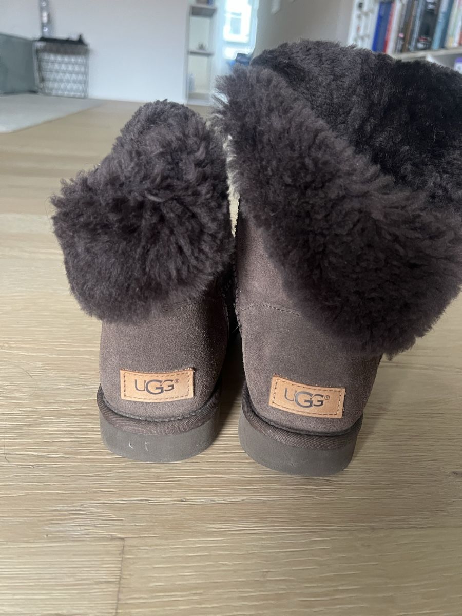 Ugg Scarpe da donna: Original UGG Bailey Button Boots Braun Gr. 39 – Lammfell, se – Usato da Wallisellen venduto da Angeliqueemmanuelle 2