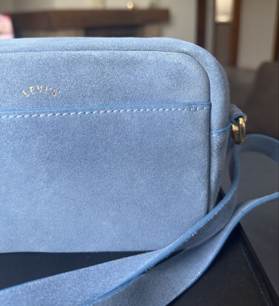 Levi's Sacs femmes: Sac Levi’s en daim bleu clair – cuir véritabl – Neuf (Voir description) à Vuippens par Anna_as 2