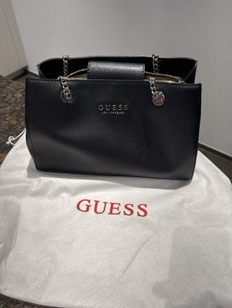 Guess - schwarze Handtasche