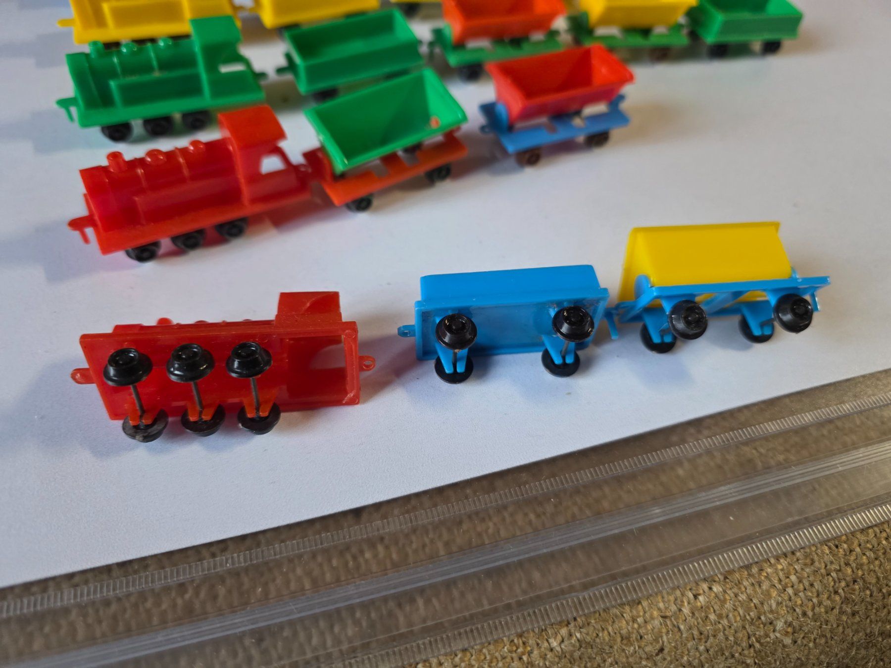 Spielzeuge: 1 Konvolut Kunststoff Eisenbahn Spielzeug – Gebraucht aus Walterswil BE von Lonitti 4