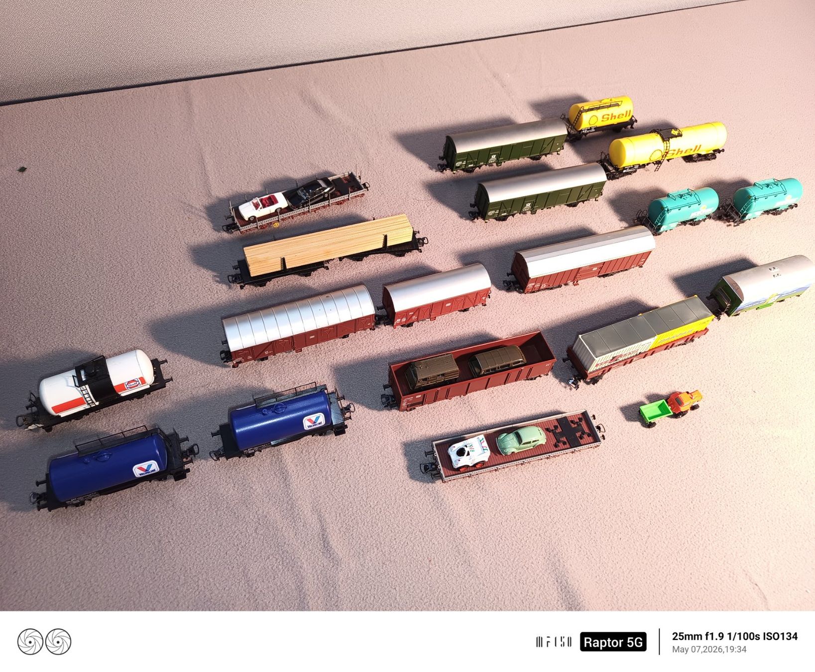 Modelleisenbahnen: H0 Modelleisenbahn Güterwagen Konvolut – Gebraucht aus Bäch SZ von inf_jgc8