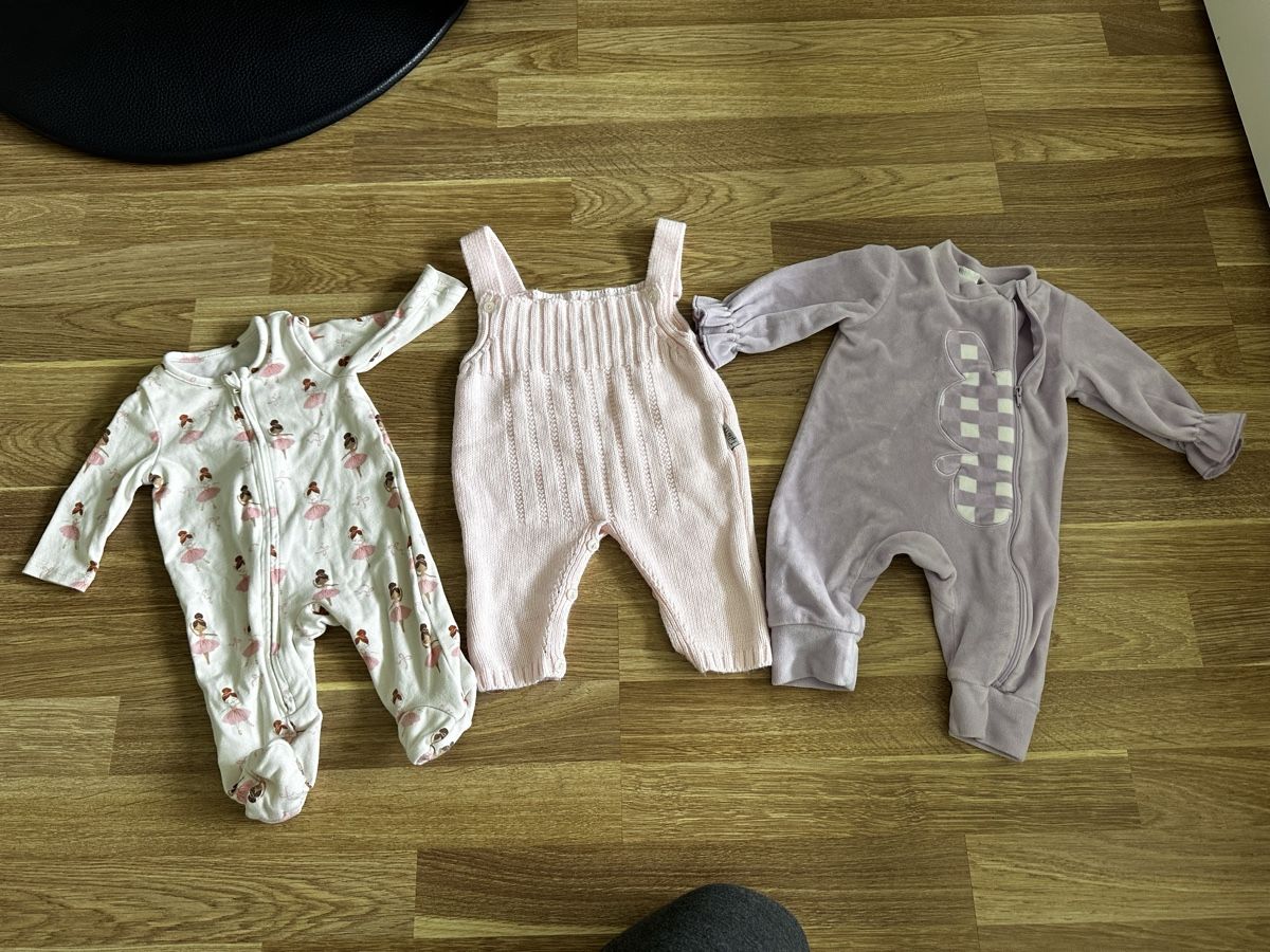 Kleiderpakete & -sets: Newborn Clothes Bundle, for Spring  – Gebraucht aus Zollikerberg von sha_r9g6