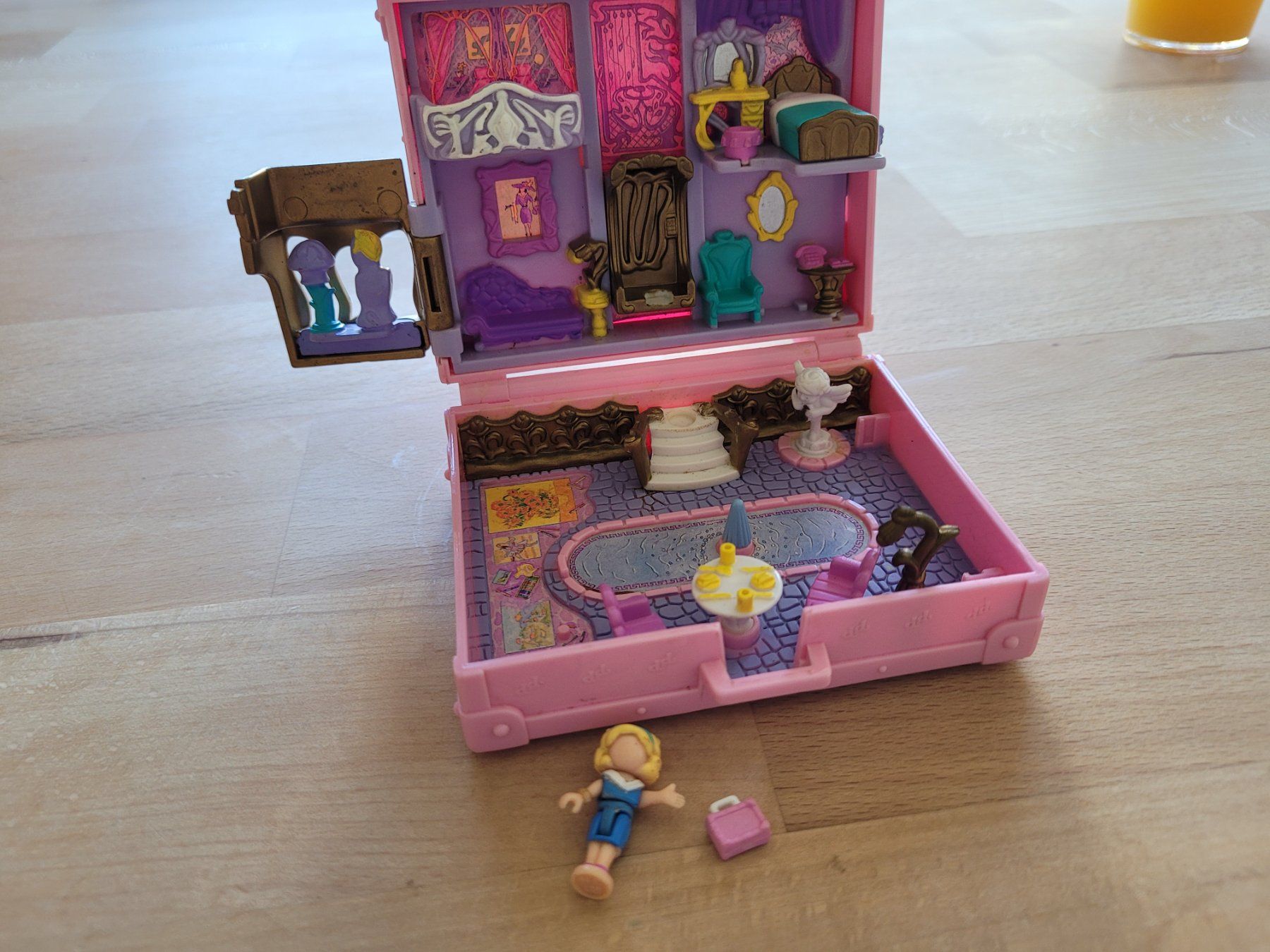Polly Pocket Spieldosen: Polly Pocket Paris 1996 Vacation Fun – Gebraucht aus Uznach von ssmiy