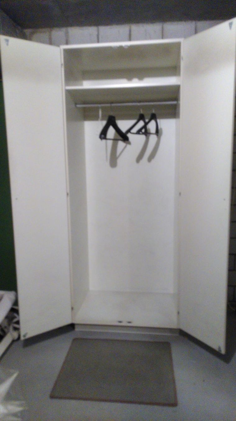 Armadi: Kleiderschrank weiss doppeltuerig – Usato da Frick venduto da Rukki 3