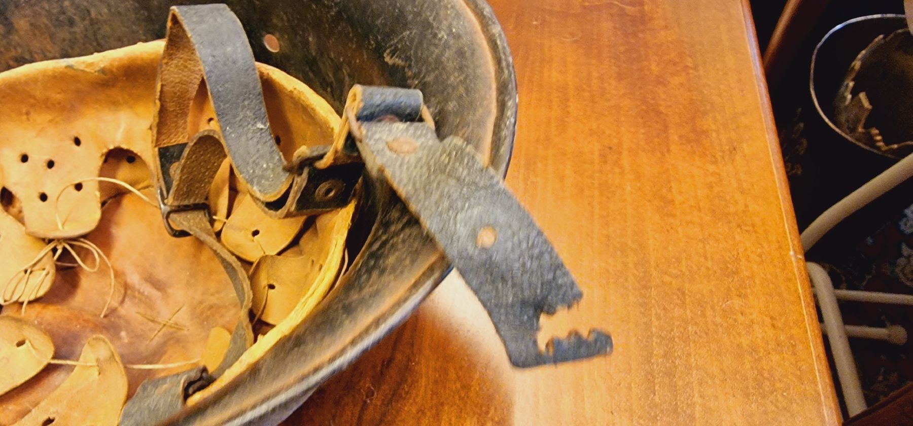 Uniformi & Effetti personali: DEUTSCHER HELM AUS DEM ZWEITEN WELTKRIEG – Usato da BERN venduto da Intarsia 4