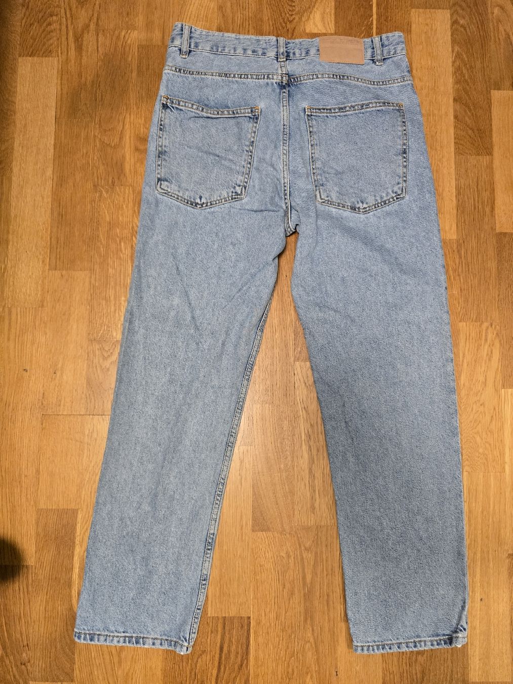 Levi's Lotti di vestiti: Lot de 3 jeans Levi's et Pull & Bear  – Usato da Perroy venduto da gui_6kwf 8