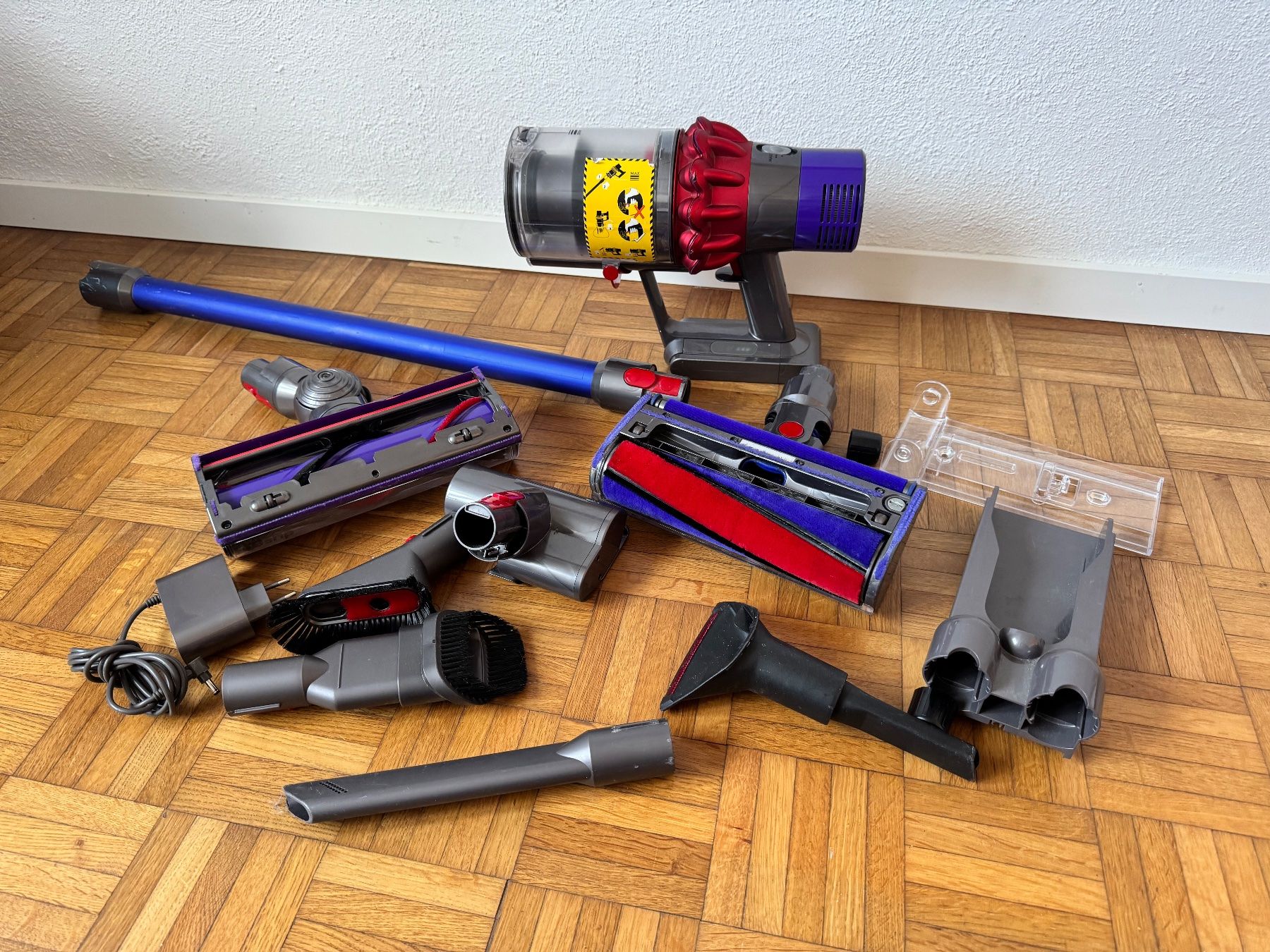 Dyson Aspirapolveri & Accessori: Dyson SV12 Absolute Staubsauger – Usato da frauenfeld venduto da tia01 6