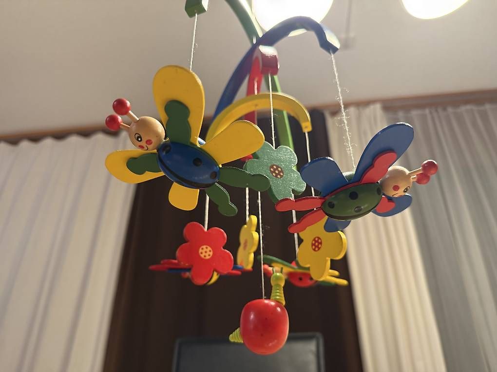 Giocattoli: Buntes Holz-Mobile mit Blumen & Marienkäfern – Usato da Schwarzenburg venduto da Conners2 2