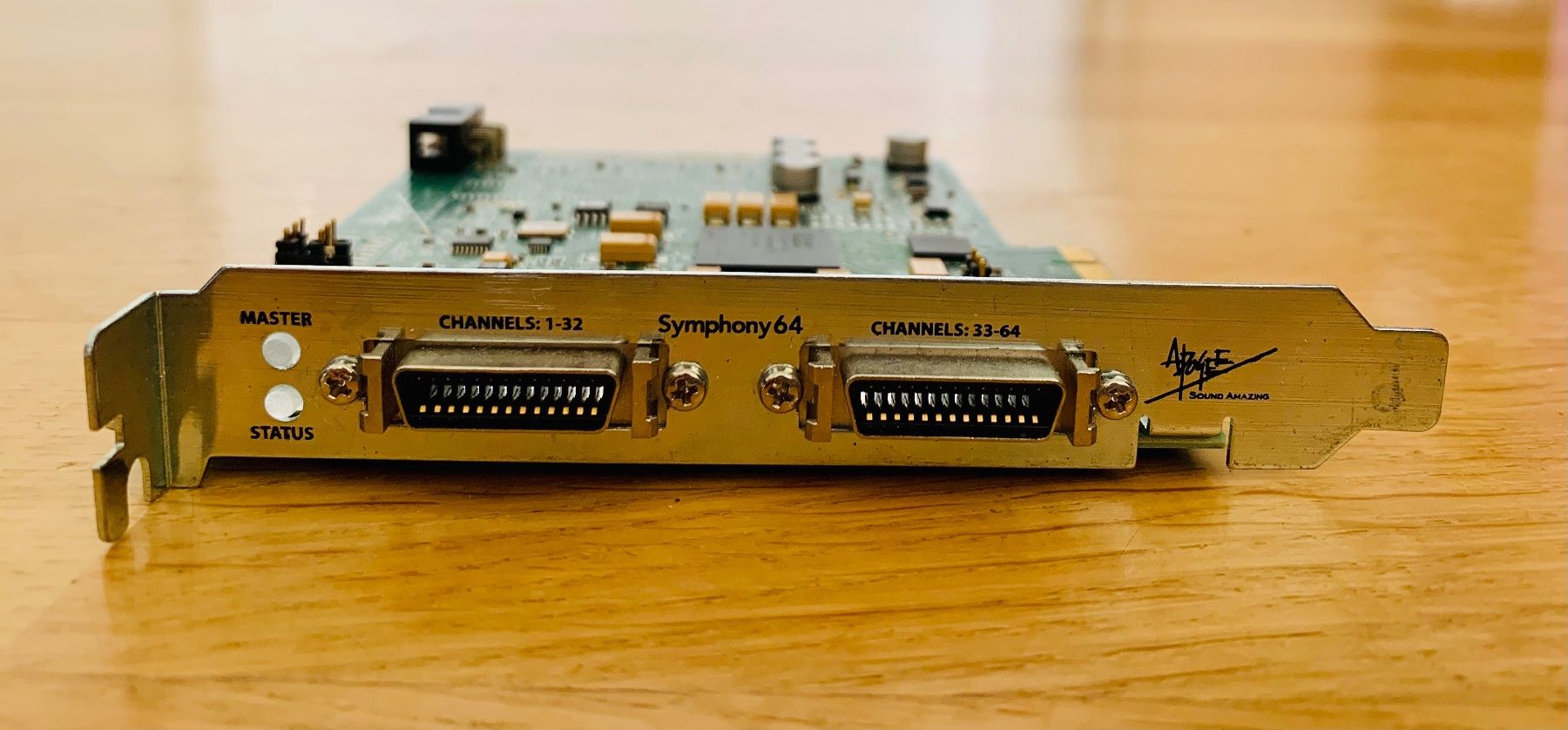 Apogee Schede audio: Apogee Symphony 64 PCIe Card und Kabel – Usato da Zürich venduto da Fieber 1