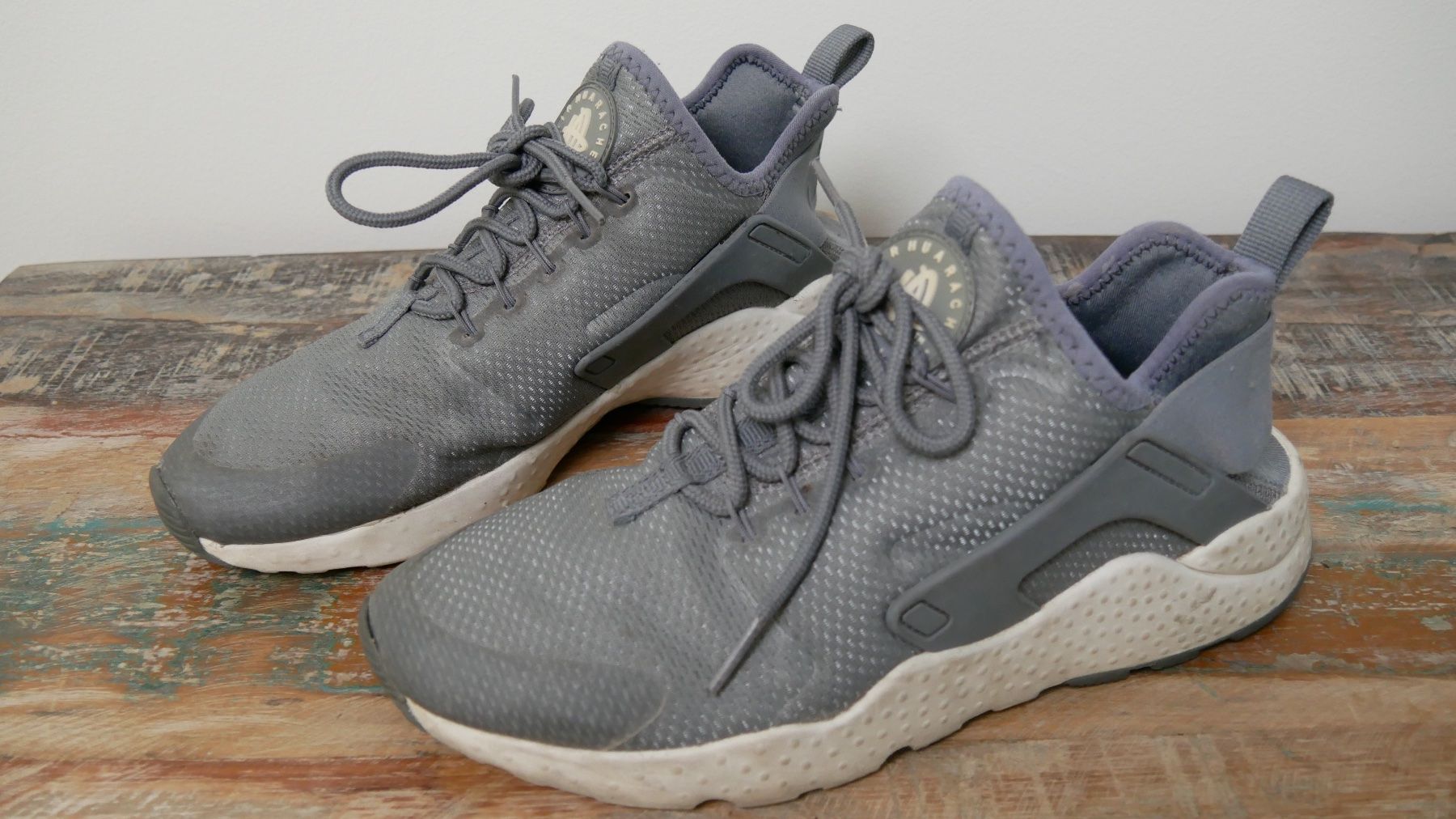 Nike Scarpe da donna: Nike Huarache Sneaker grau weiss 40 – Usato da Zürich venduto da julia_vina 2