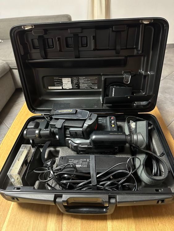 Panasonic Videocamere: Panasonic MS90 S-VHS-C Movie Camera – Usato da Schongau venduto da Retro_Shop 3
